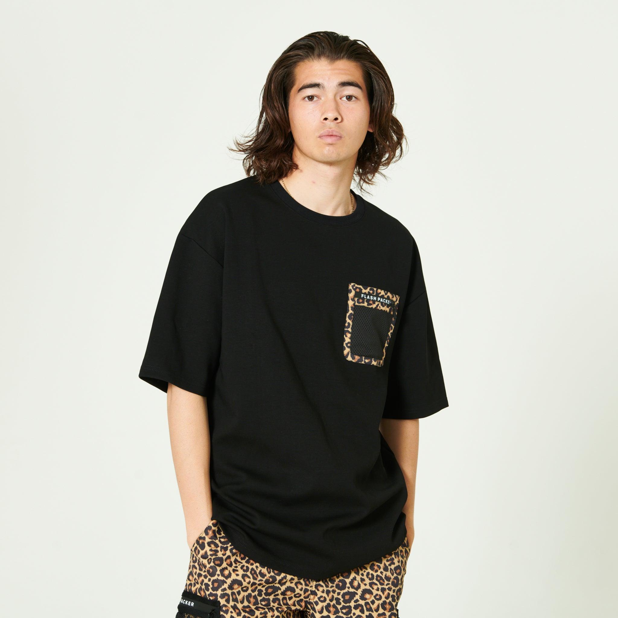 XMPT-PKT（異素材ポケット TEE）BLACK-LEO - FLASH PACKER