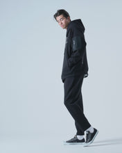 ギャラリービューアXAP-HOOD-02(エアテンション®パーカー) BLACKに読み込んでビデオを見る