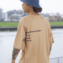 画像をギャラリービューアに読み込む, XNT-SLG ナノ撥水Tシャツ <ビッグシルエット> TAN - FLASH PACKER