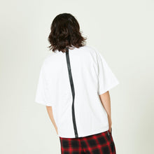 画像をギャラリービューアに読み込む, XPT-BAR(胸ポケット TEE)WHITE - FLASH PACKER