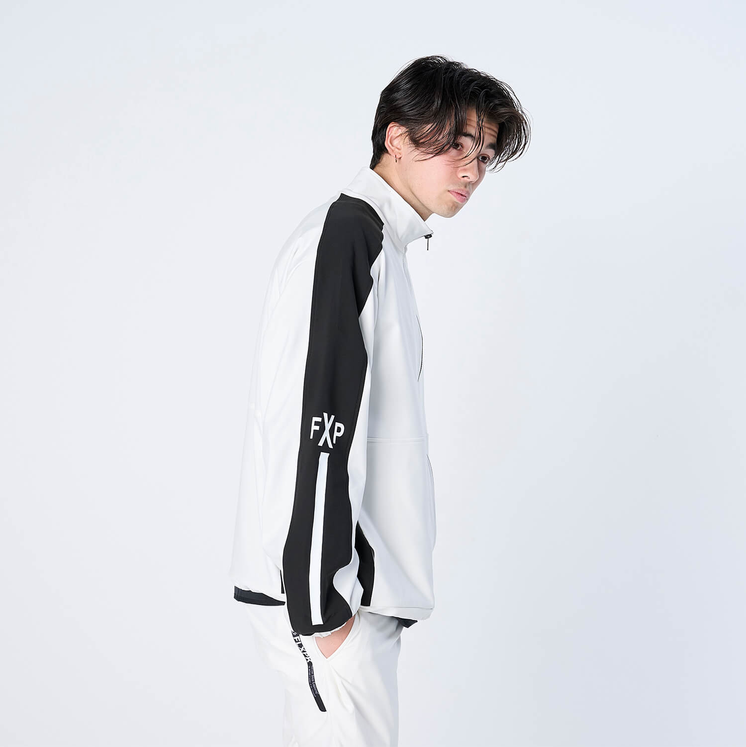 XJK-TRACKS（SOLOTEX® Eco-Hybrid トラックジャケット）WHITE